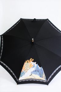 きもの日傘　黒留袖　正面から見た