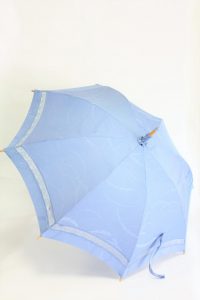 きもの日傘　水色紋付きもの　斜め正面から見た