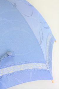 きもの日傘　水色紋付きもの　レース部分