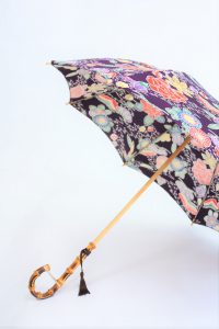 きもの日傘　紫色紅型小紋　斜めから見た
